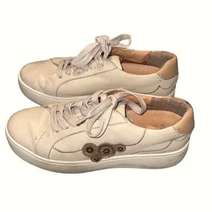 Frye & Co. Leather Lace Up Casual Sneaker Flower Embellishment Women’s‎ Size 6 thumbnail 3