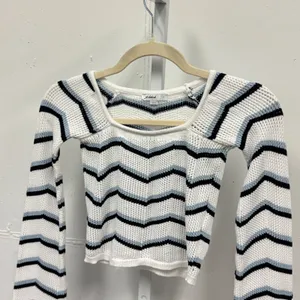 Subdued Chevron Zigzag Cropped Knit Top White Blue Square Neck Size S USA 4 Boho thumbnail 6