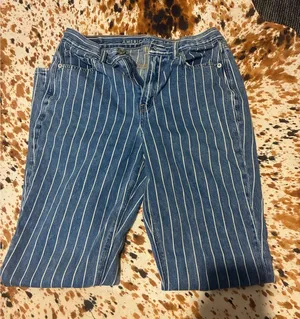 American Eagle Mom Jeans thumbnail 1