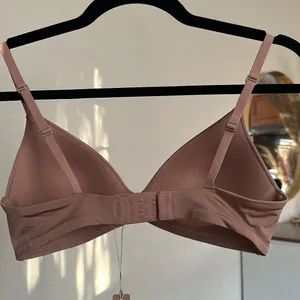 NWT SKIMS Wireless Form‎ lightly lined T-Shirt Bra in Sienna 38DDD thumbnail 7
