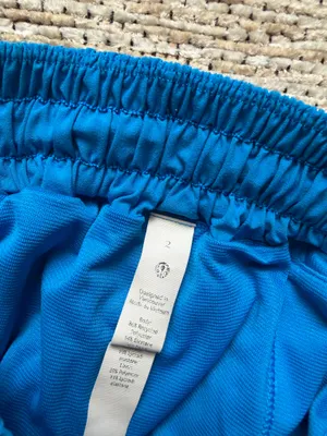 Lululemon Hotty Hot 2.5" Shorts thumbnail 4