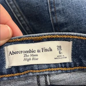 Abercrombie & Fitch High‎ Rise Mom Jean size 28 / 6 s thumbnail 3