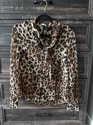 VICI Leopard Tie-Neck Blouse in Brown and Black thumbnail 2