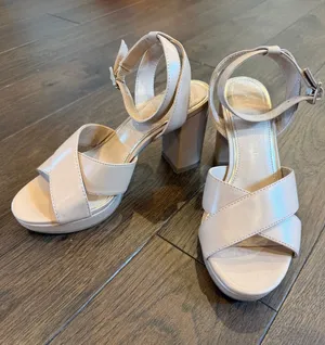 Kelly & Katie Liliena Sandal Size 6 in Tan - C33-070 thumbnail 1