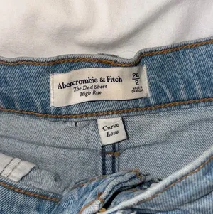 Abercrombie High-Rise The Dad Shorts Curve Love Denim thumbnail 3