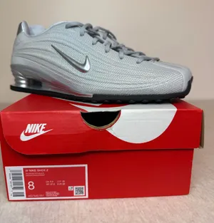 Nike Shox Z Women’s Sneakers Size 8 Metallic Silver Black HQ7540-001 thumbnail 1