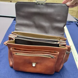 Vintage 70s Cognac Brown Leather Shoulder Bag with Gold Turn Lock thumbnail 5
