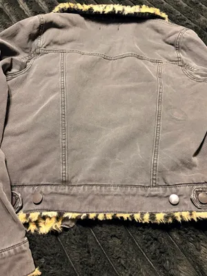 Forever 21 Gray Denim Jacket with Yellow Leopard Faux Fur Lining thumbnail 7