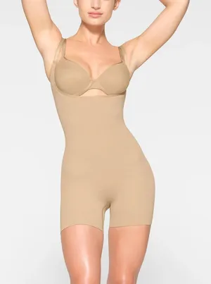 SKIMS Seamless Sculpt Open Bust Shortie Bodysuit NWOT size M thumbnail 1