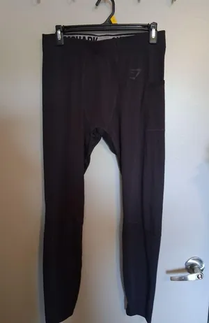 Gymshark workout exercise leggings with deep pockets in black size large. thumbnail 6