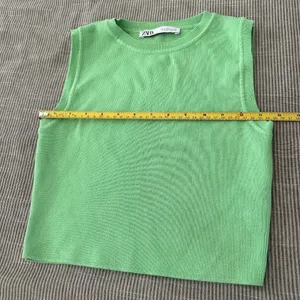 Women’s Zara Trendy Bright Crop Top Shirt Green Sz M Medium Viscose Blend thumbnail 3