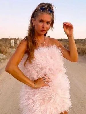 House Of CB NWT SHIRA BLUSH BONED STRAPLESS FEATHER DRESS. Size Medium. Rare and sold out. *no belt thumbnail 3