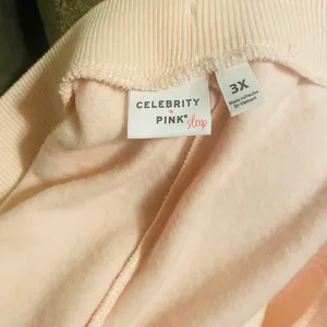 NWT Celebrity Pink Junior's Fleece Sleep Short, Size 3X. little heart design thumbnail 6