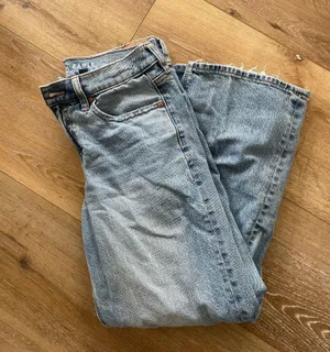 American Eagle high rise light wash jeans thumbnail 1