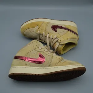 Nike Air Jordan 1 Mid SE GS French Fries B7405-700 Size 6Y Wmn 7.5 Sneaker thumbnail 10