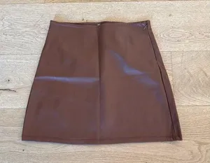 Good American - Faux Leather Side Zip Mini Skirt In Brown thumbnail 1