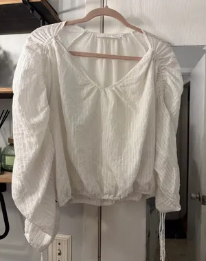 Astr White V-Neck Textured Puff Sleeve Tunic thumbnail 1