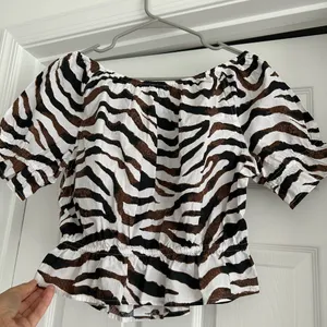 NWT J. Crew Womens Short Sleeved Blouse Brown/White Zebra Print Size Small thumbnail 6