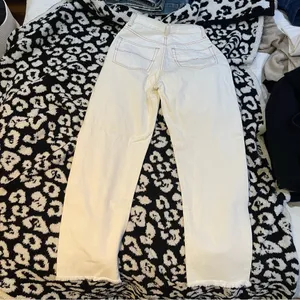 Verge Girl white straight leg jeans with raw hem thumbnail 2