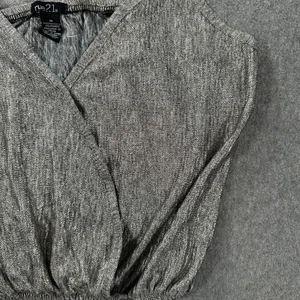 Rue 21 Silver Metallic Crop Top Size Medium V-neck Faux Wrap Spaghetti Strap Y2k thumbnail 3