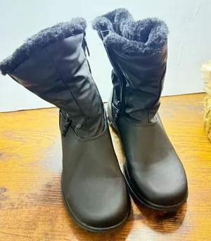 Women's Black TOTES Winter Boots Size 6 thumbnail 1