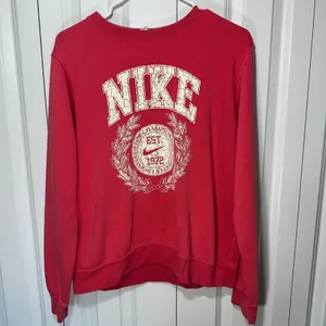 Nike Sweatshirt Womens M Pink Graphic EST 1972 Collegiate Crewneck Pullover thumbnail 2