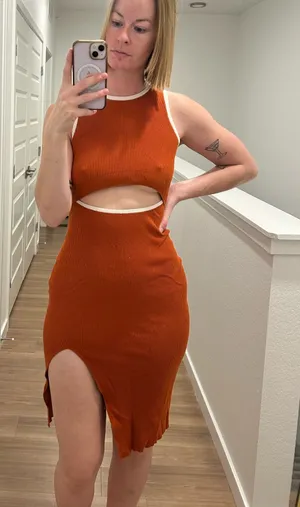 Orange midis dress with cutout Size M thumbnail 1
