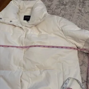 Avec Les Filles x With The Girls Faux Leather Puffer Jacket Size Large White thumbnail 4