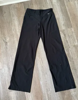Nike Dri-FIT Black Yoga Pants Sweatpants Flare Leggings Comfy Size S 4 6 thumbnail 1