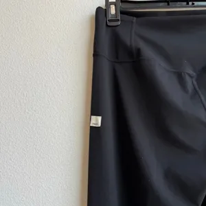 Vuori All The Feels Straight Wide Leg Pants Size Large Black VW4451 Square Logo thumbnail 4