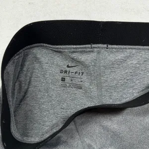 Nike Pro Compression Shorts Women’s Medium Gray Dri-FIT Training Athletic thumbnail 4