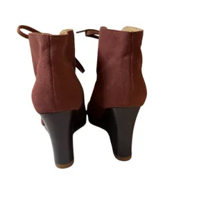 Ugg Elyse Lace Up Wedge Ankle Booties Size 10 Red Suede Peep Toe Festival‎ Boho thumbnail 5
