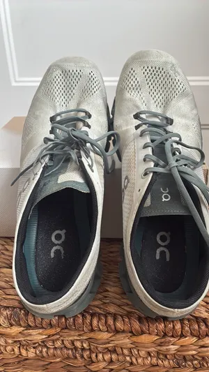 On Cloud Running Shoes thumbnail 3