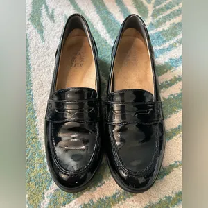 Naturalizer Black Patent Leather Milo Slip On Loafers thumbnail 4