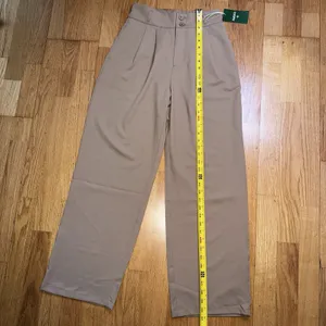 Halara Flex High Waisted Zipper Pocket Shirred Straight Work Pants Beige S NWT thumbnail 7
