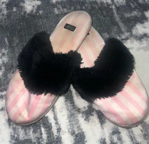 Victoria’s Secret Slippers thumbnail 2
