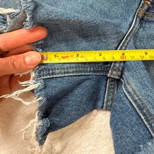 Abercrombie & Fitch The Mom Short High Rise Medium Wash Distressed Denim 28 6 thumbnail 5