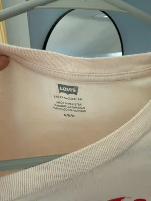 Levi’s T-Shirt thumbnail 2