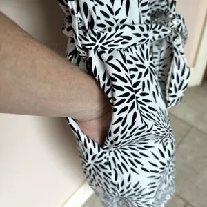 Katie Kimes Shirt Dress Med Belted Button Up Blk White Mums Floral Burst Retro thumbnail 4