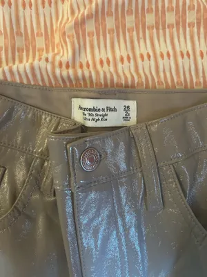 Abercrombie 90s Straight Ultra High Rise Taupe Patent Leather Pants thumbnail 4