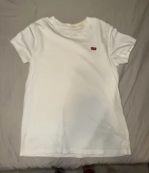 Levi's White T-Shirt with Red Logo thumbnail 1