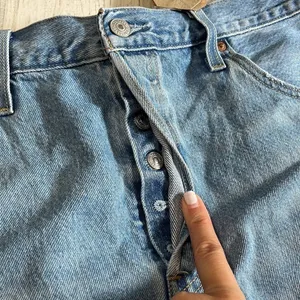 Levi’s 501 hi- rise shorts size 33. NWT thumbnail 4