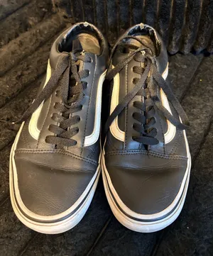 Vans Black and White Old Skool Low Top Sneakers thumbnail 1