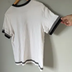 T & Company Vintage Embroidered T-Shirt Top Floral Print 100% Cotton Size Medium thumbnail 6
