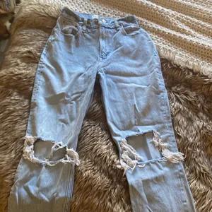 Abercrombie Ripped Jeans thumbnail 1
