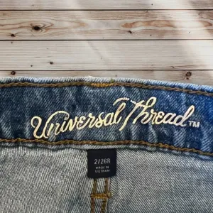 Universal Threads Women's Size‎ 2 Distressed Blue Vintage Straight Jeans thumbnail 3