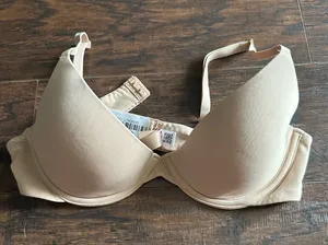 SKIMS NWOT Everyday T-Shirt Bra 36A thumbnail 1