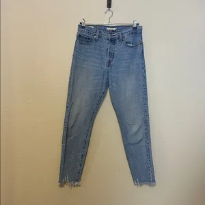Levi's Wedgie Icon Fit Ankle Jeans Medium Wash Size 28‎ thumbnail 4