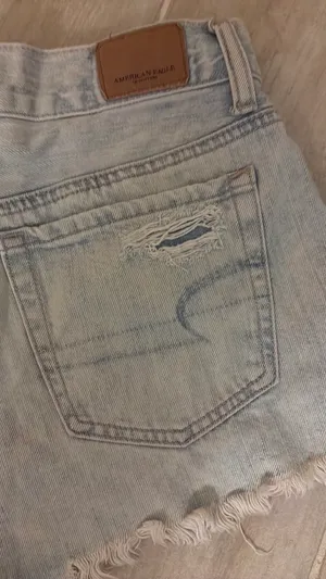 American Eagle Destructed cutoff jeans thumbnail 5
