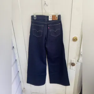 NWT Levi's 728 High Rise Wide Leg Jeans Size 29x32 Dark Wash Loose Baggy thumbnail 2